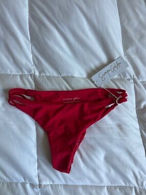 Siempre golden. Red Century City bottom in Small
